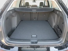 VW Golf Variant Business mHeV DSG in Grenadillschwarz Metallic