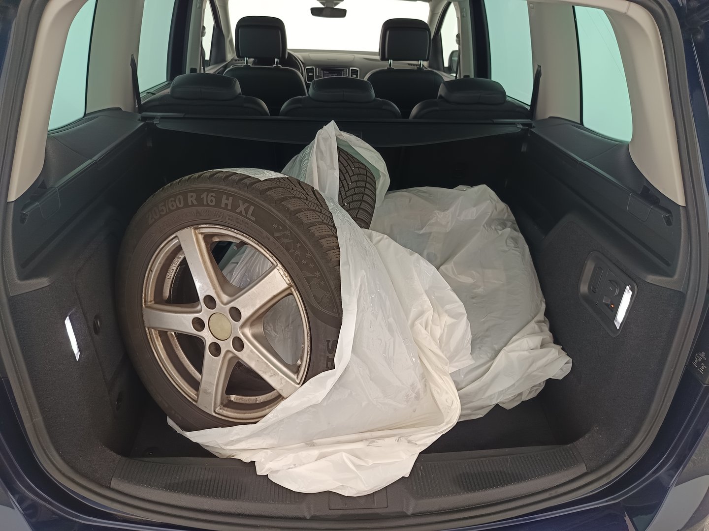 VW Sharan Business+ TDI SCR 5-Sitzer | Bild 30 von 36