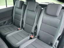 VW Touran Comfortline 2,0 BMT TDI in Deep Black Perleffekt