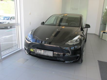 Tesla Model Y Basis RWD