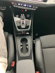 Audi Q4 e-tron 45 e-tron quattro in MYTHOSSCHWARZ METALLIC
