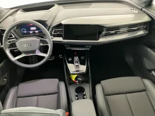 Audi Q4 e-tron 45 e-tron quattro in MYTHOSSCHWARZ METALLIC
