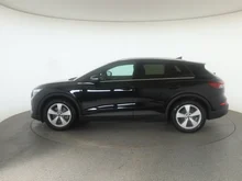 Audi Q4 e-tron 45 e-tron quattro in MYTHOSSCHWARZ METALLIC