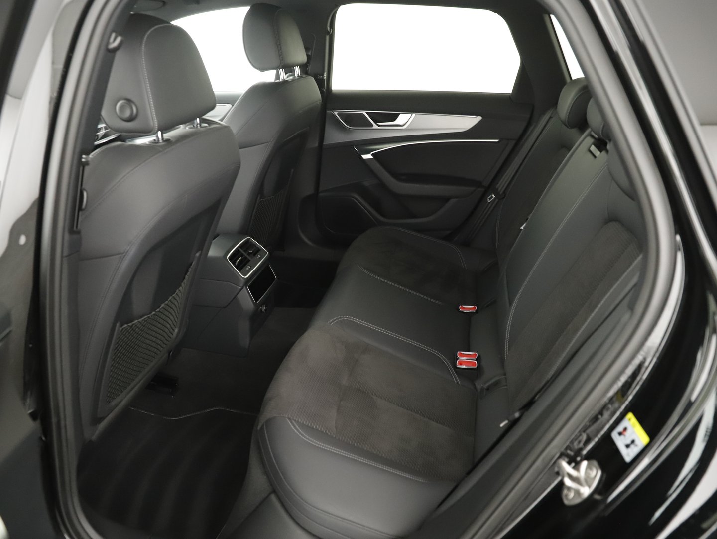 Audi A6 Avant 55 TFSI e quattro Sport | Bild 18 von 22