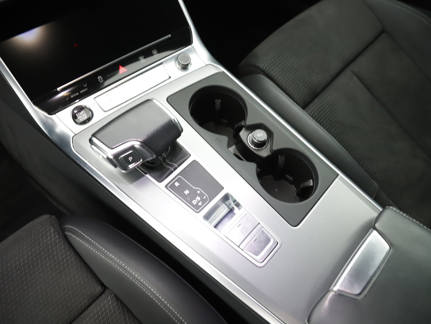 Audi A6 Avant 55 TFSI e quattro Sport | Bild 13 von 22