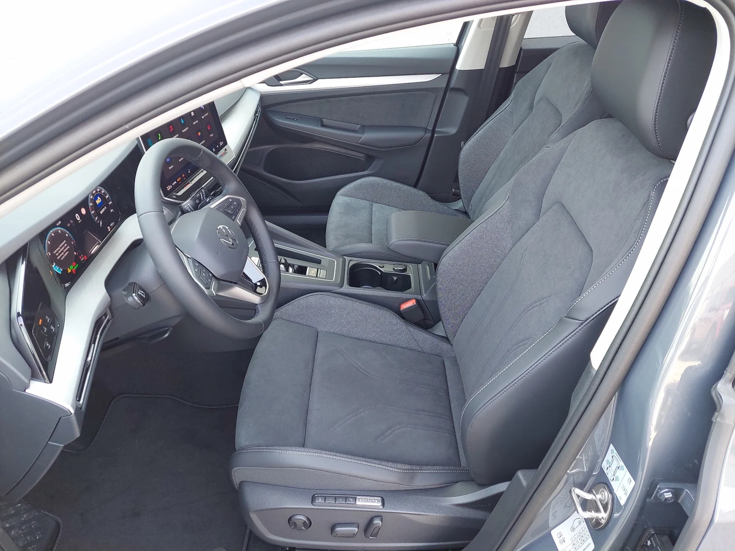 Bild eines Golf Variant Business mHeV DSG