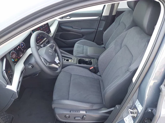 Bild eines Golf Variant Business mHeV DSG