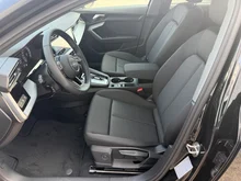 Audi A3 Sportback 30 TFSI in 0E Mythosschwarz Metallic