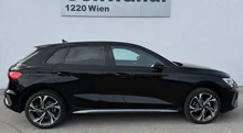 Audi A3 Sportback 30 TFSI in 0E Mythosschwarz Metallic