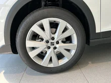 SEAT Arona FR 1.0 TSI in Candy-Weiß Dach Nacht-Schwarz