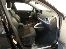 Audi Q2 35 TDI quattro intense in brillantschwarz Klar