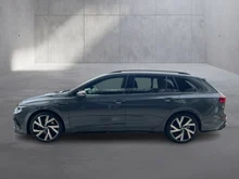 VW Golf Variant R-Line TDI DSG in Delfingrau Metallic
