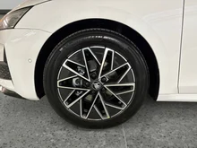 Škoda Octavia Combi Sportline TDI DSG in Alaska-Weiß