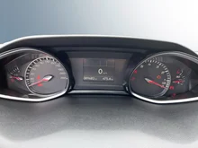 Peugeot 308 Allure in dunkelrot - metallic