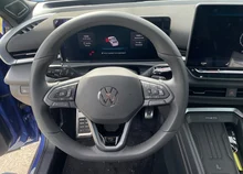 VW T-Roc R-Line eTSI DSG in Celestial Blue Dach Black Uni
