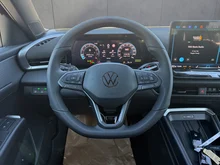 VW T-Roc R-Line eTSI DSG in Grenadillschwarz Metallic