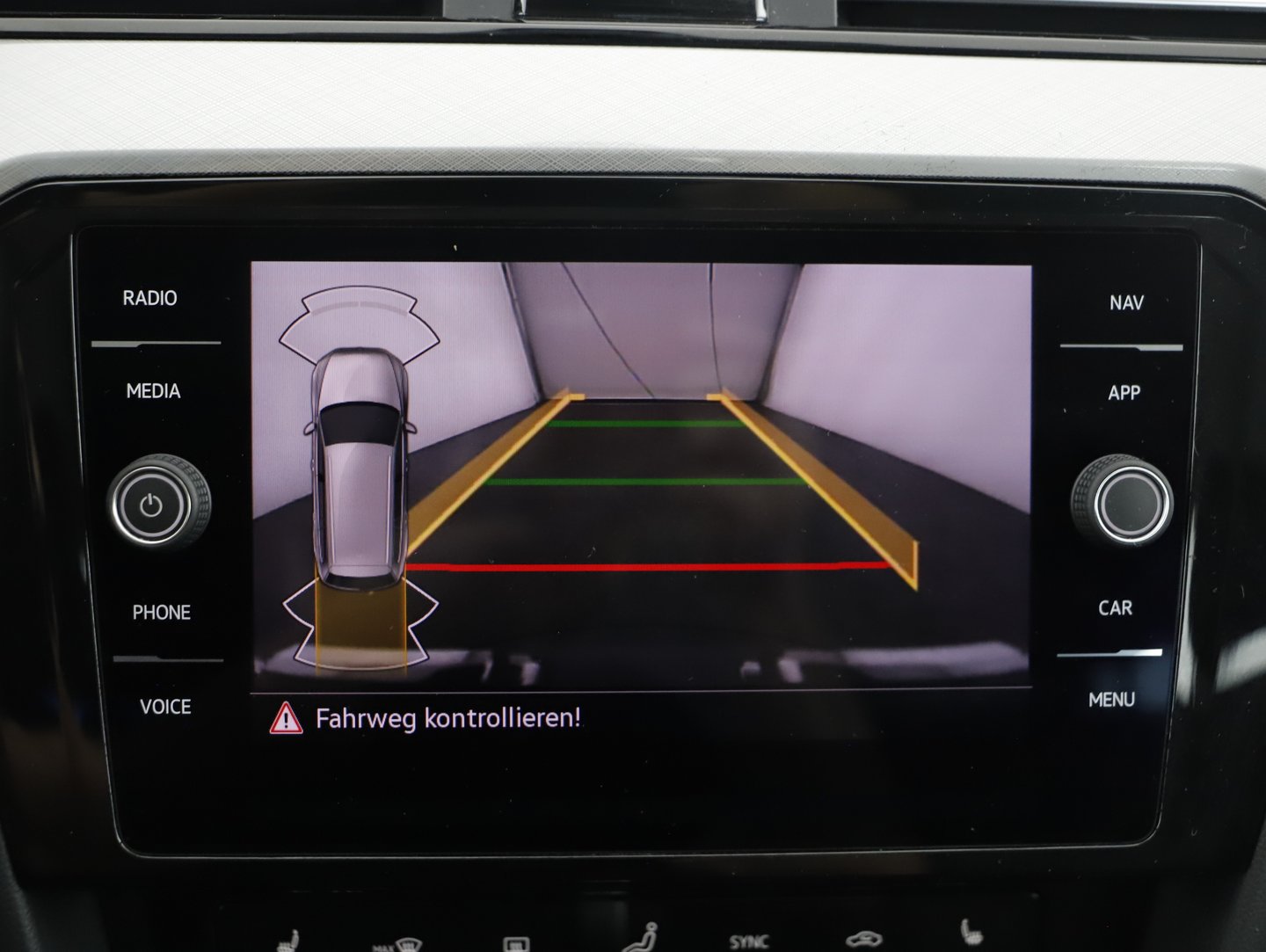 VW Passat Variant Business TDI DSG | Bild 14 von 22