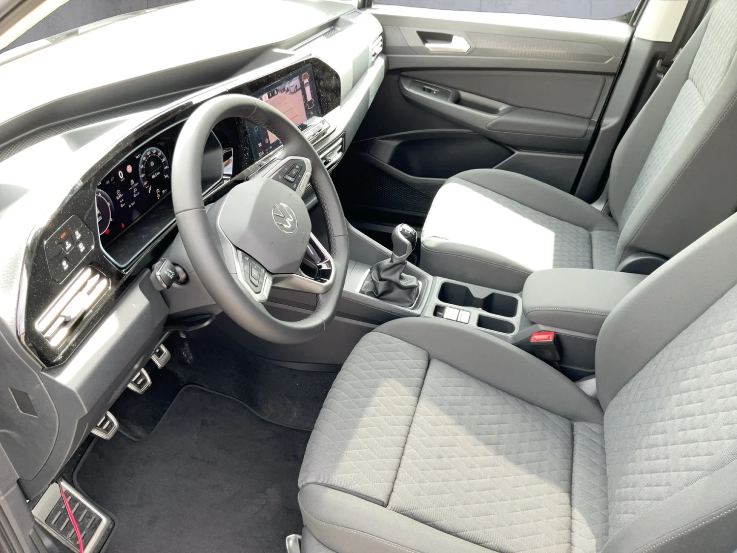 Bild eines VW Caddy Dark Label TDI 4MOTION