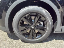 VW ID.4 Pro 4MOTION 220 kW Business -77 kWh in Grenadillschwarz Metallic