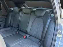 Audi Q4 e-tron quattro performance in Kieselgrau