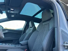 Audi Q4 e-tron quattro performance in Kieselgrau