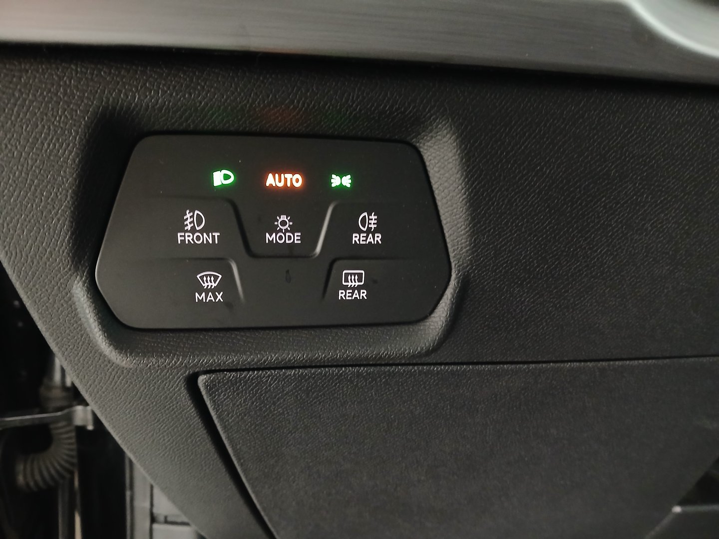 SEAT Leon SP Kombi FR 2.0 TDI DSG 4Drive | Bild 12 von 35