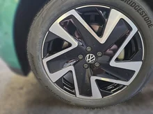 VW ID Buzz ID. Buzz Pro 210 kW in Bay Leaf Green Metallic