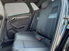 Audi A3 Sportback 30 TFSI intense in brillantschwarz