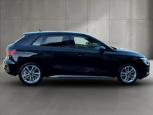 Audi A3 Sportback 30 TFSI intense in brillantschwarz