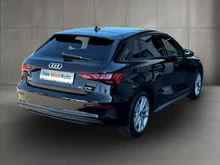 Audi A3 Sportback 30 TFSI intense in brillantschwarz