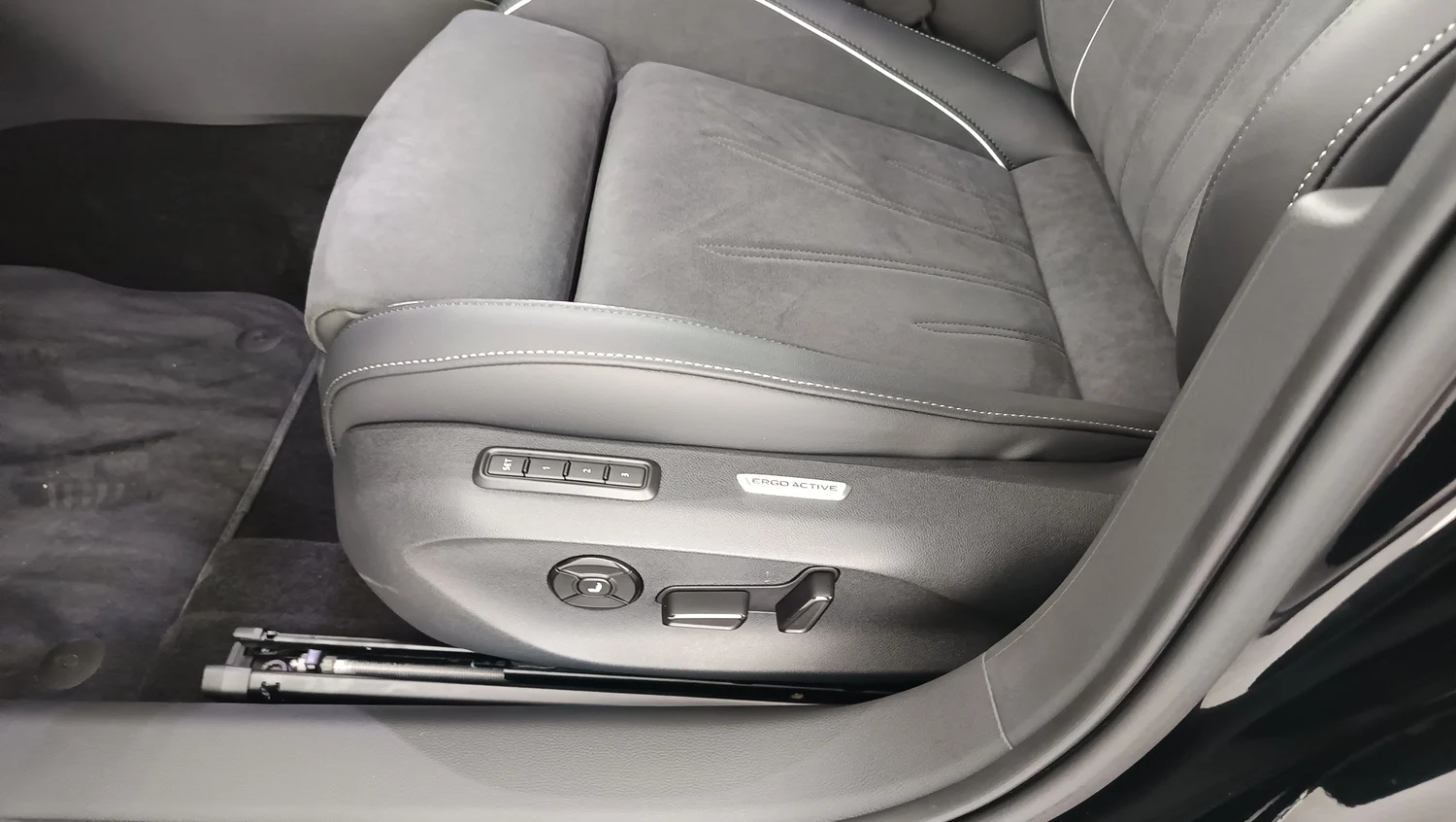 Bild eines VW Passat Variant Business eHybrid 150kW