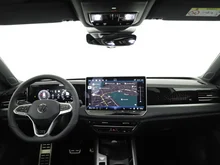 VW Passat Variant Sport eTSI DSG in Oyster Silver Metallic