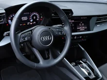 Audi A3 Limousine 35 TFSI advanced in 0E Mythosschwarz Metallic