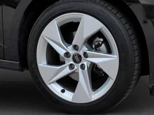 Audi A3 Limousine 35 TFSI advanced in 0E Mythosschwarz Metallic