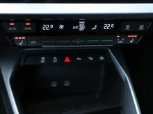 Audi A3 Limousine 35 TFSI advanced in 0E Mythosschwarz Metallic