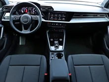 Audi A3 Limousine 35 TFSI advanced in 0E Mythosschwarz Metallic