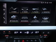 Audi A3 Limousine 35 TFSI advanced in 0E Mythosschwarz Metallic