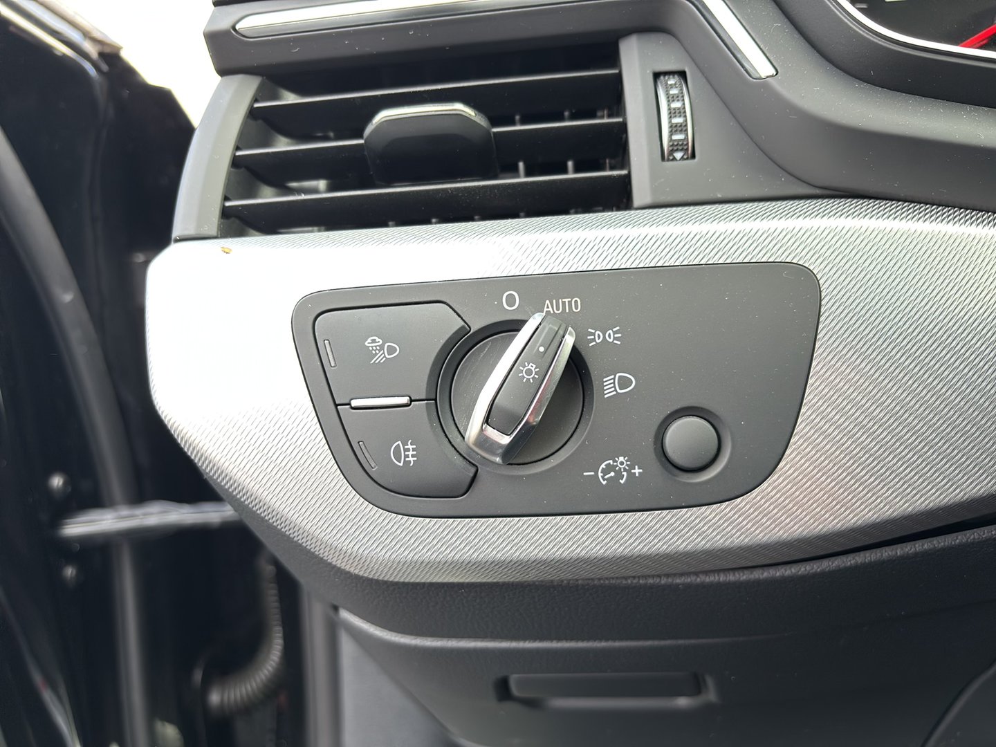 Audi A4 Avant 2.0 TDI Sport | Bild 10 von 29