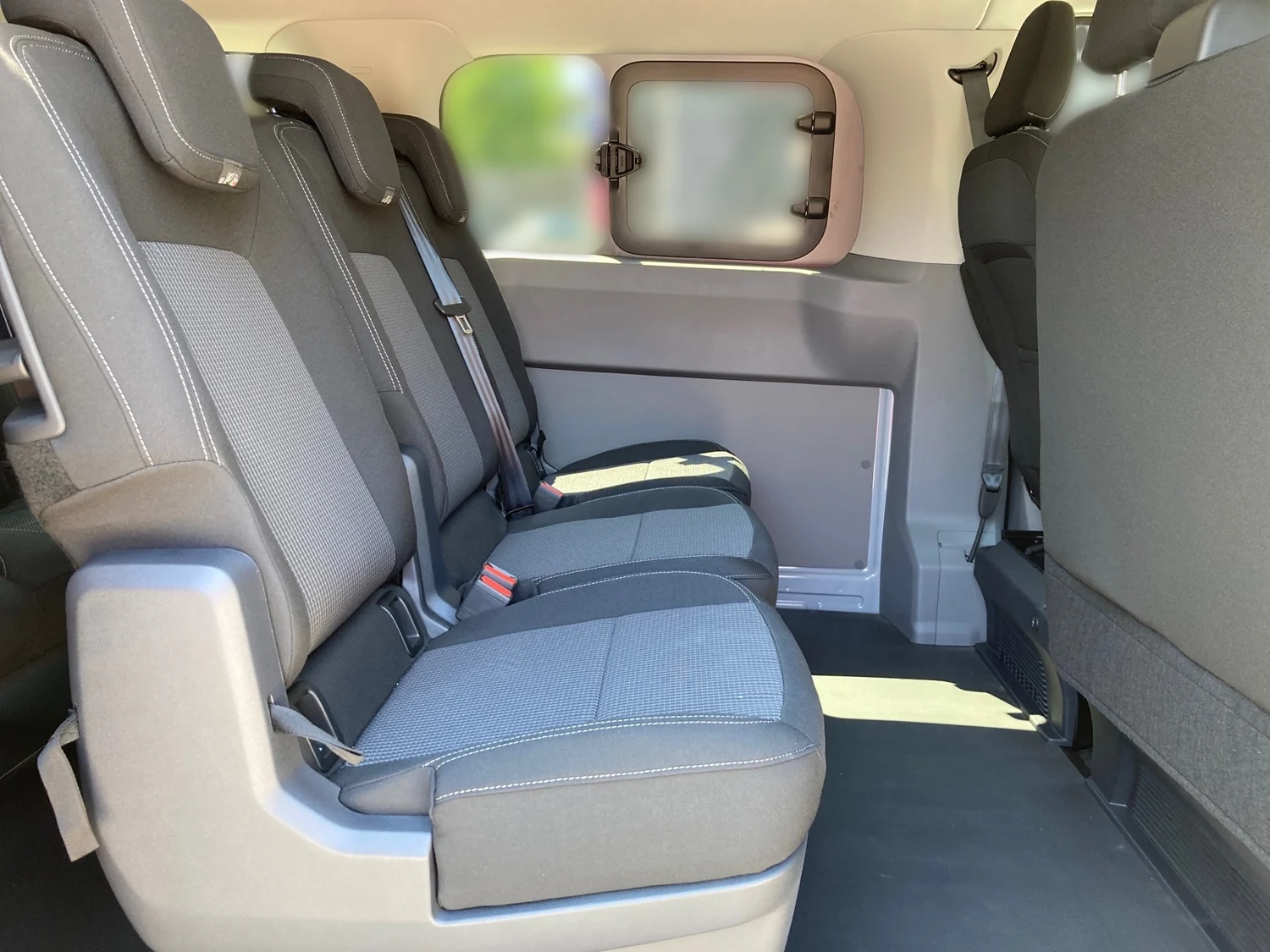 Bild eines VW Transporter Kombi LR TDI 4MOTION