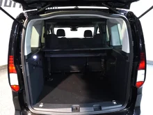 VW Caddy Life TDI 4MOTION in Deepblack Perleffekt