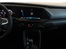 VW Caddy Life TDI 4MOTION in Deepblack Perleffekt