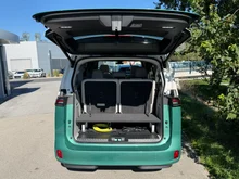 VW ID Buzz ID. Buzz Pro LR 210 kW in Candy Weiß / Bay Leaf Green Metallic