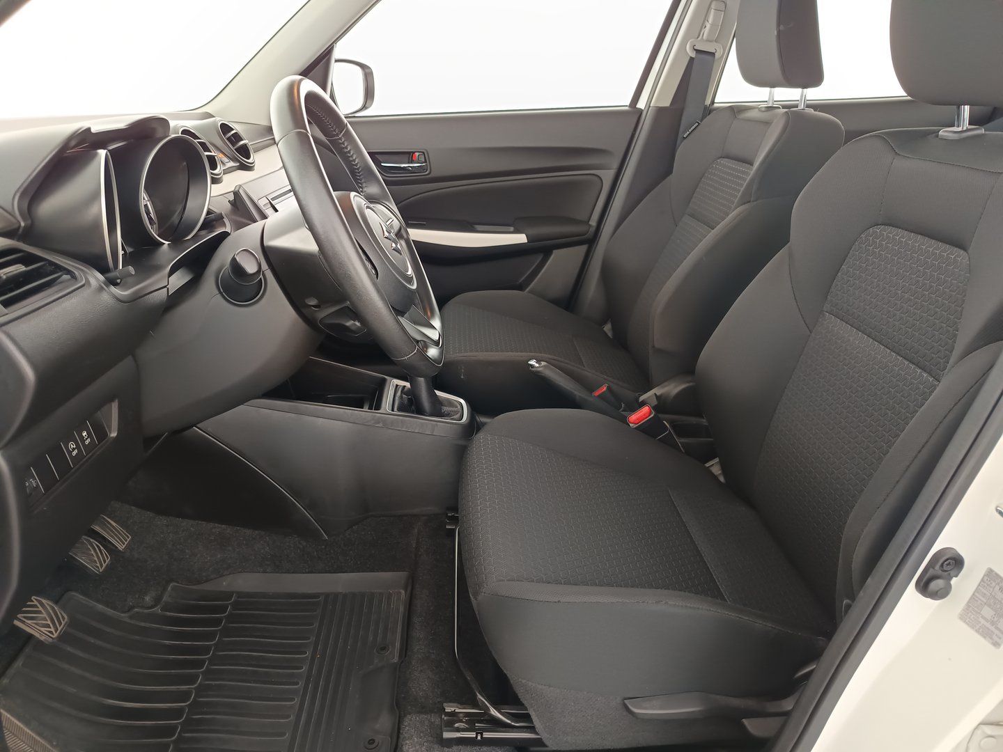Suzuki Swift 1,2 Hybrid DualJet Clear | Bild 13 von 22