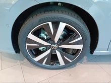 VW Golf Variant Business mHeV DSG in Mondsteingrau