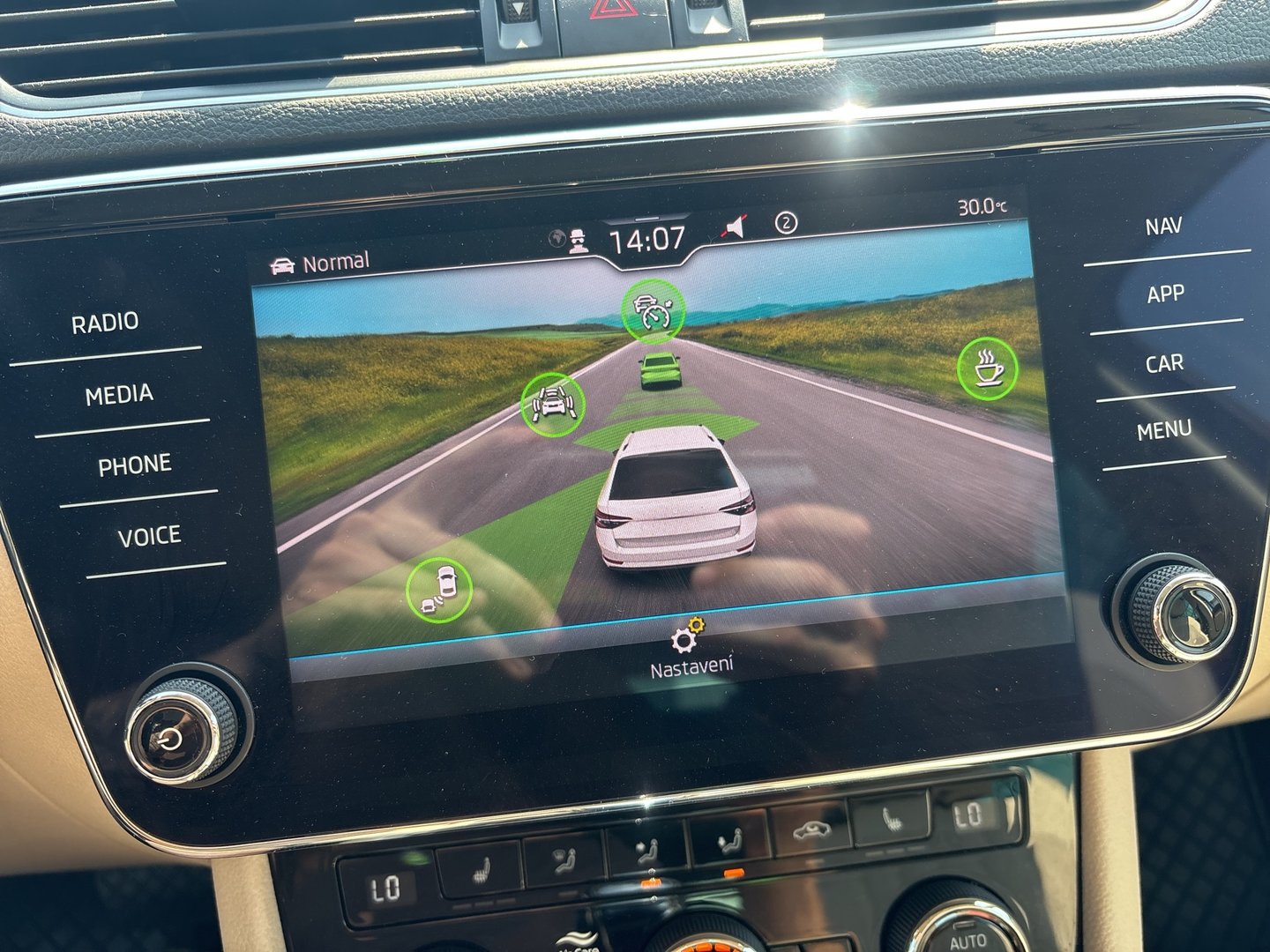 Škoda SUPERB Combi Style TDI DSG | Bild 15 von 23