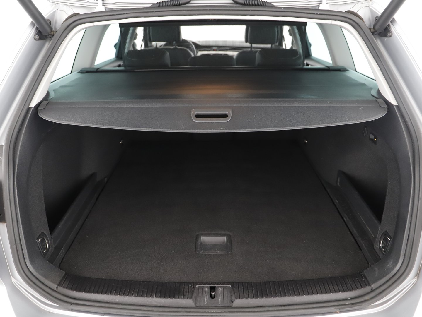 VW Passat Variant Elegance TDI DSG | Bild 25 von 31