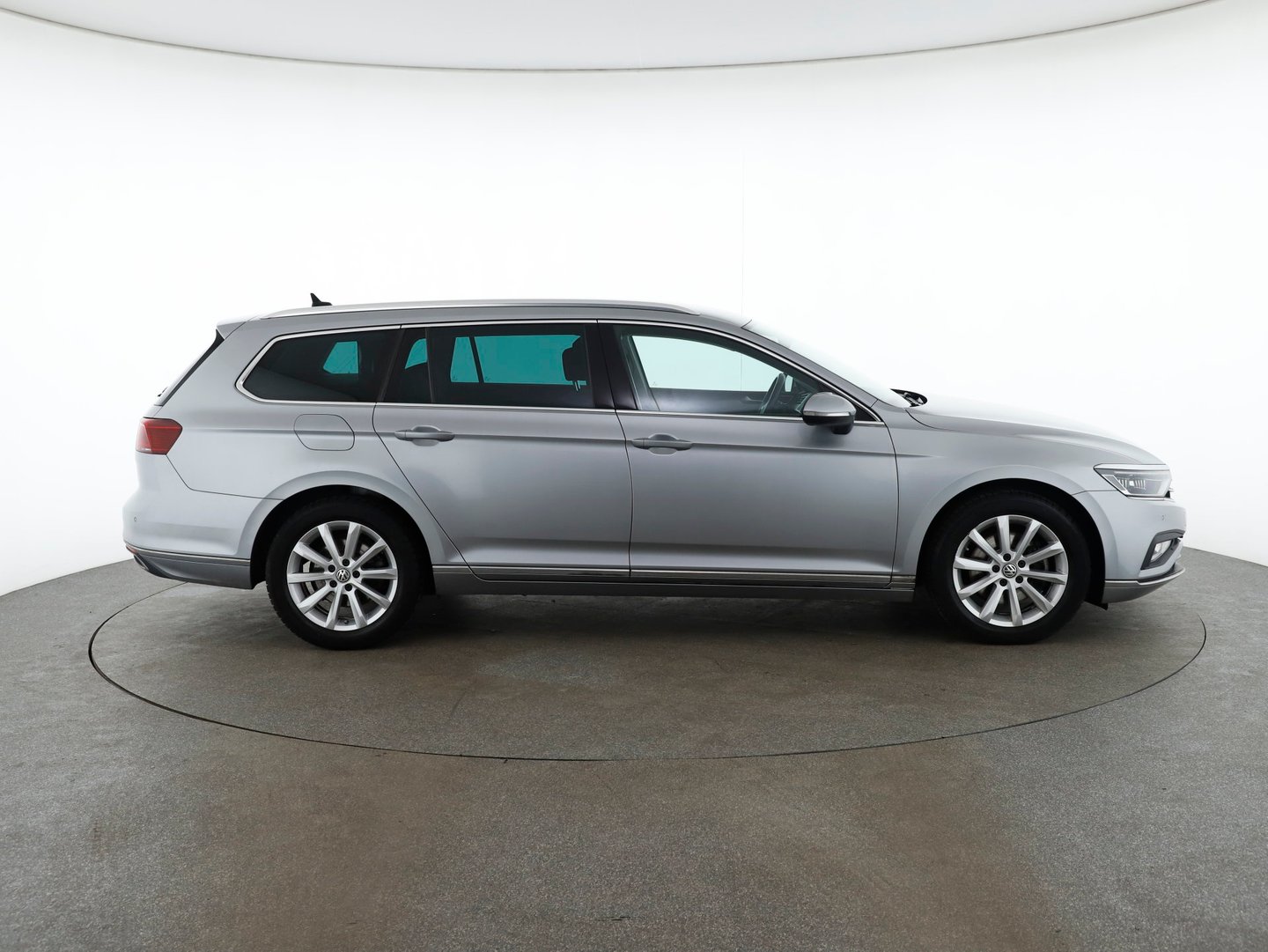 VW Passat Variant Elegance TDI DSG | Bild 4 von 31