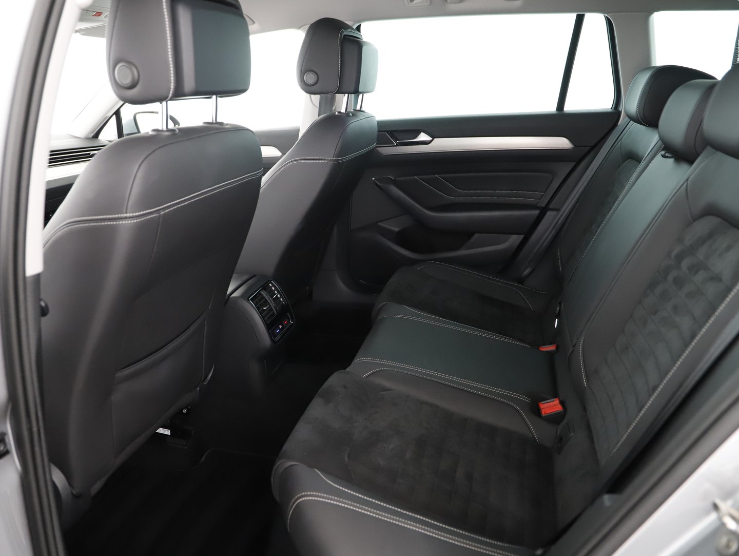 VW Passat Variant Elegance TDI DSG | Bild 24 von 31