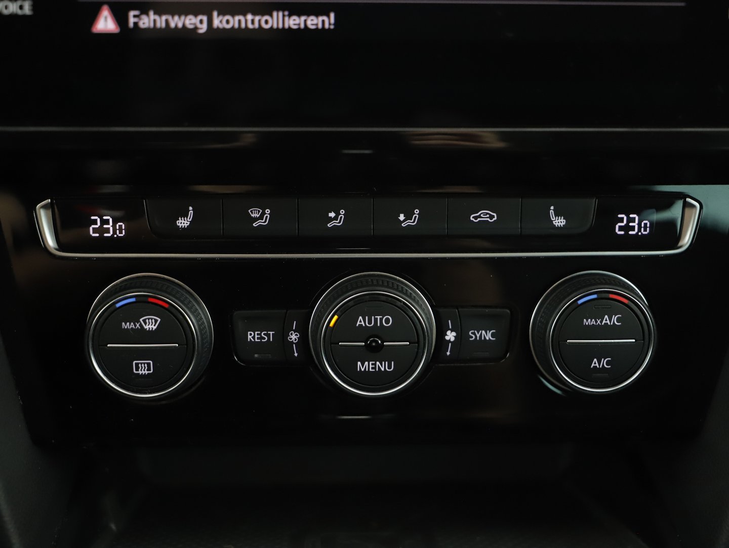 VW Passat Variant Elegance TDI DSG | Bild 22 von 31