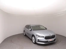 Škoda Superb Combi Selection iV TSI DSG in Pebble-Silber Metallic